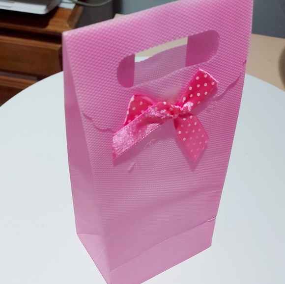 18 NEW Gift Bags,  7.75” x 4” x 2.75” - Picture 4 of 5